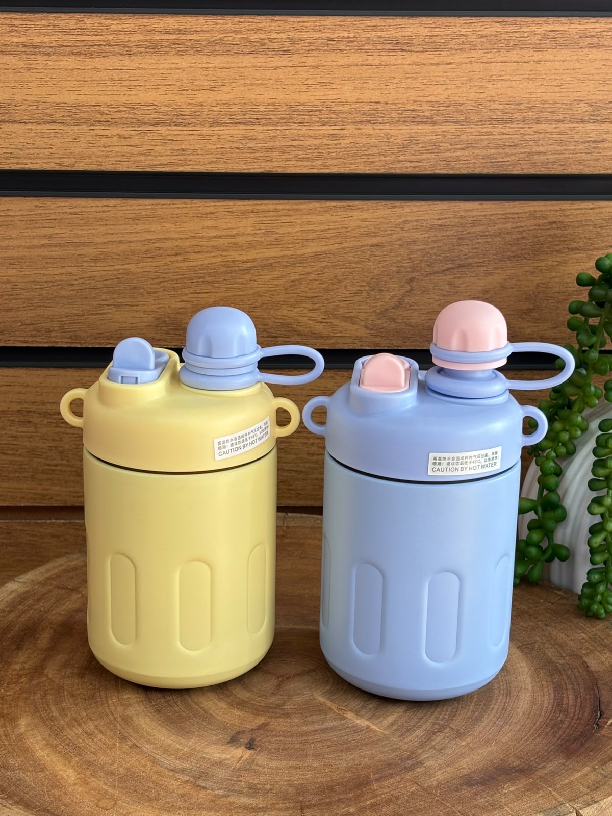 Garrafa térmica infantil modelos variados